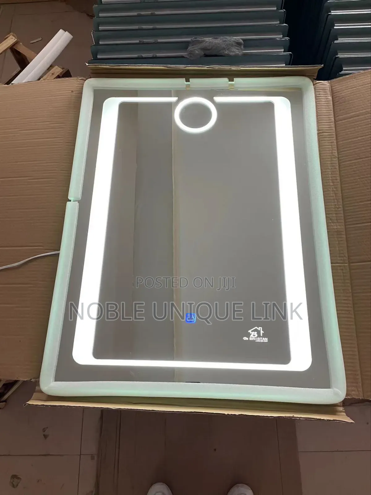 60×80 Mirror With Multiple Lights