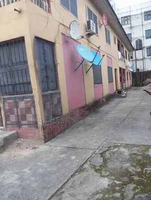 3bdrm Block of Flats in Effurun Gra, Warri for sale
