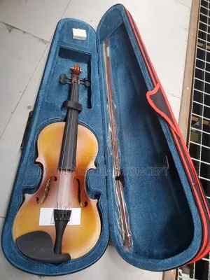 Yamaha 4/4 Acoustic Violin Set.