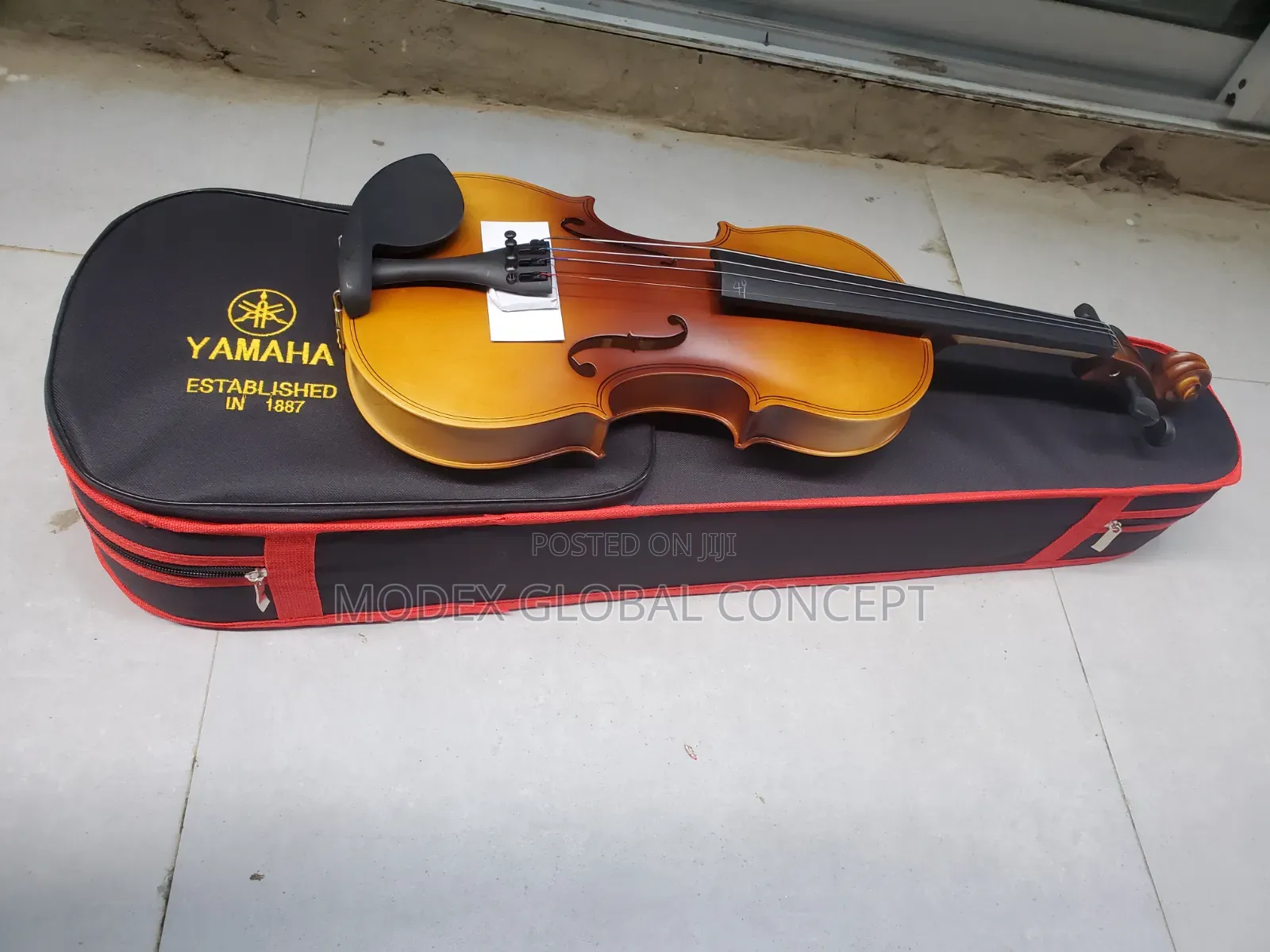 Yamaha 4/4 Acoustic Violin Set.