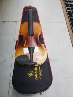 Yamaha 4/4 Acoustic Violin Set.