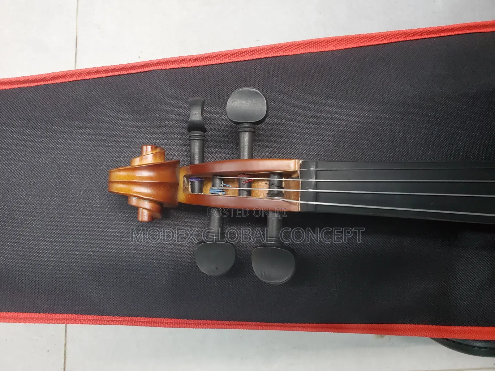 Yamaha 4/4 Acoustic Violin Set.