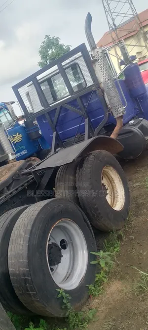 R Model Mack Truck