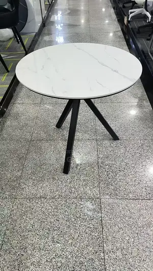 80'" Round Table