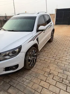 Volkswagen Tiguan R-Line 4dr SUV (2.0L 4cyl Turbo 6A) 2014 White