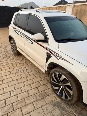Volkswagen Tiguan R-Line 4dr SUV (2.0L 4cyl Turbo 6A) 2014 White