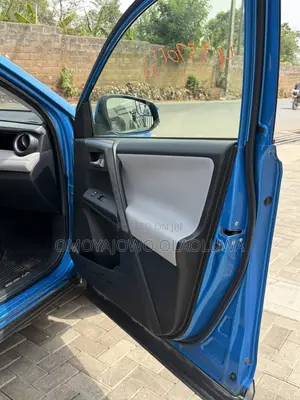Toyota RAV4 XLE AWD (2.5L 4cyl 6A) 2017 Blue