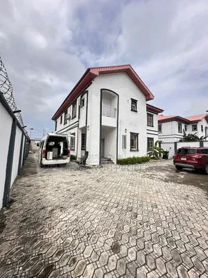 2bdrm Apartment in Lekki Phase 1 for rent