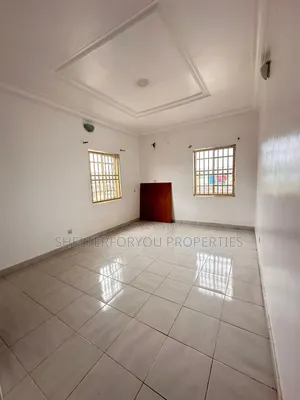 2bdrm Apartment in Lekki Phase 1 for rent