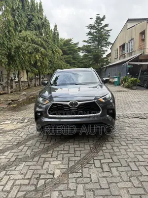 Toyota Highlander XLE 2021 Gray