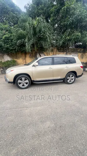 Toyota Highlander 2012 Gold