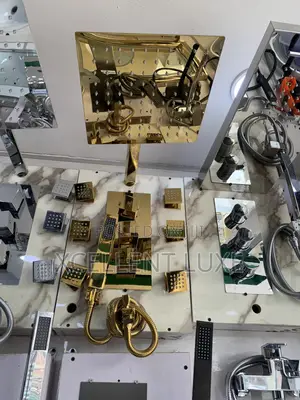 Gold 6ways Conduits Shower With 6body Jets 3control Nubs