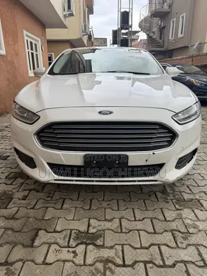 Ford Fusion SE 4dr Sedan (2.5L 4cyl 6A) 2015 White