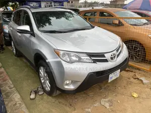 Toyota RAV4 Limited 4dr SUV (2.5L 4cyl 6A) 2014 Silver