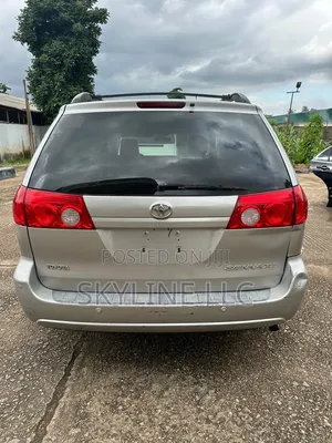 Toyota Sienna 2010 Silver