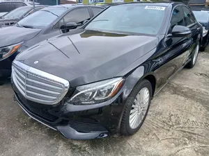 Mercedes-Benz C300 2016 Black