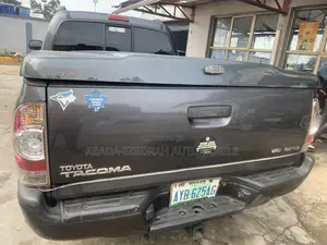 Toyota Tacoma Double Cab V6 2010 Gray