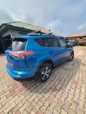 Toyota RAV4 XLE 4dr SUV (2.5L 4cyl 6A) 2018 Blue