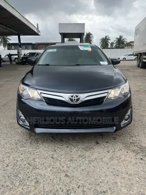 Toyota Camry XLE 4dr Sedan (2.5L 4cyl 6A) 2012 Gray