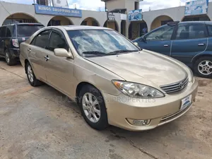Toyota Camry LE 4dr Sedan (2.4L 4cyl 5A) 2006 Gold