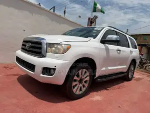 Toyota Sequoia SR5 4dr SUV 4WD (4.6L 8cyl 6A) 2012 White