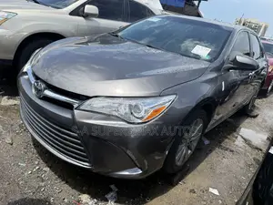 Toyota Camry XLE 4dr Sedan (2.5L 4cyl 6A) 2016 Gray