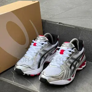 Asics Sneakers