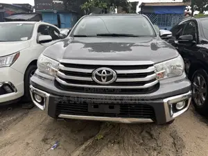 Toyota Hilux Revo Double Cab Petrol 2.7 AWD 2018 Gray