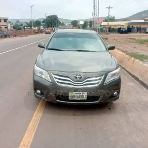 Toyota Camry LE 4dr Sedan (2.5L 4cyl 6A) 2011 Gray