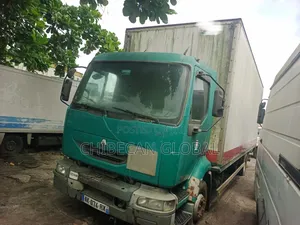 Renault Midlum Box Truck 6 Tyres (Registered)