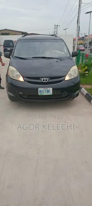 Toyota Sienna 2009 Model