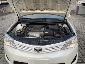 Toyota Camry SE 4dr Sedan (2.5L 4cyl 6A) 2015 White