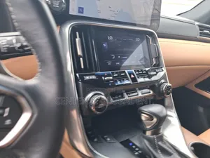 Lexus LX 2024 Green