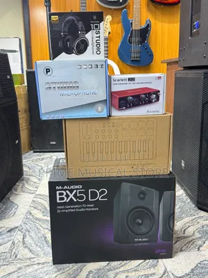 Focusrite Scarlett 2i2 3rd Generation and Bx5 D2 Studio Bundle