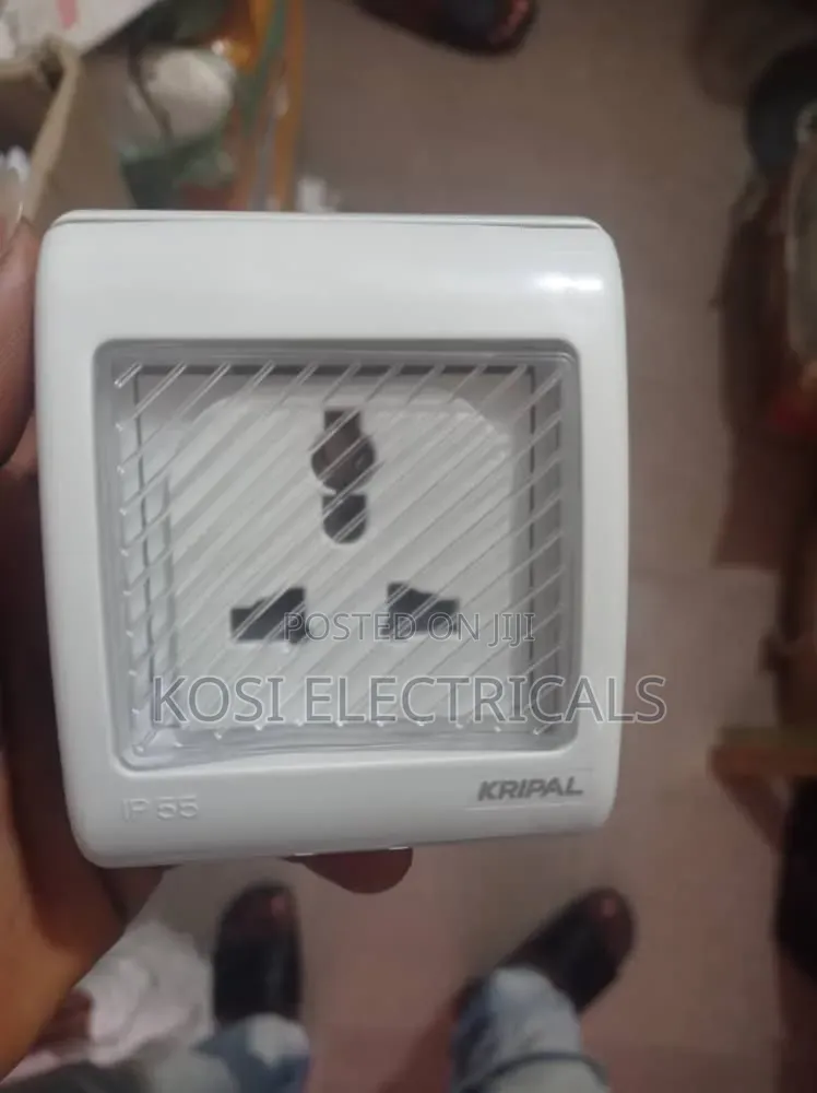 13a Single Weatherproof Socket