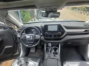 Toyota Highlander 2021 Silver