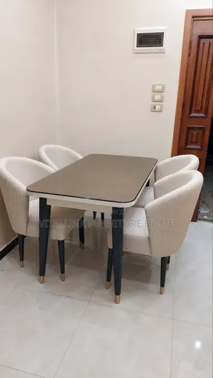 Modern 4-Seater Dining Table With Upholstered Chairs