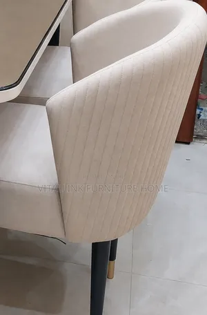 Modern 4-Seater Dining Table With Upholstered Chairs