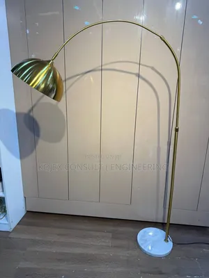 Marble Base Luxury Floor Lamp 
Modern Design of Floor Lamp