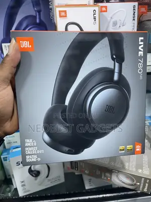 Black JBL Live 780nc