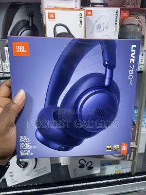 Blue JBL Live 780nc