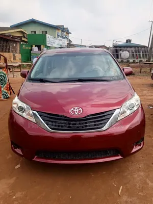 Toyota Sienna 2012 Red