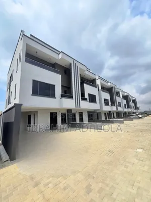 5bdrm Duplex in Ogudu Gra for sale