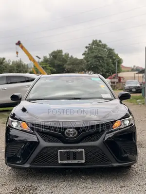 Toyota Camry SE FWD (2.5L 4cyl 8AM) 2018 Black