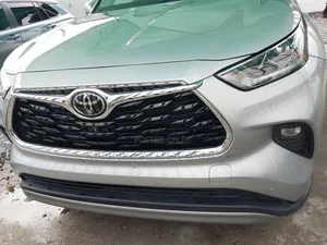 Toyota Highlander 2024 Silver