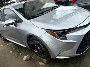 Toyota Corolla LE 2020 Silver