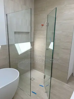 Frameless Shower Cubicle Screen With Chrome Accesories (Rust-Free)