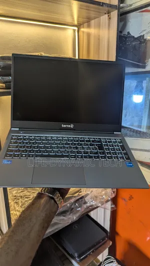Laptop Clevo 8GB Intel Core i5 SSD 512GB
