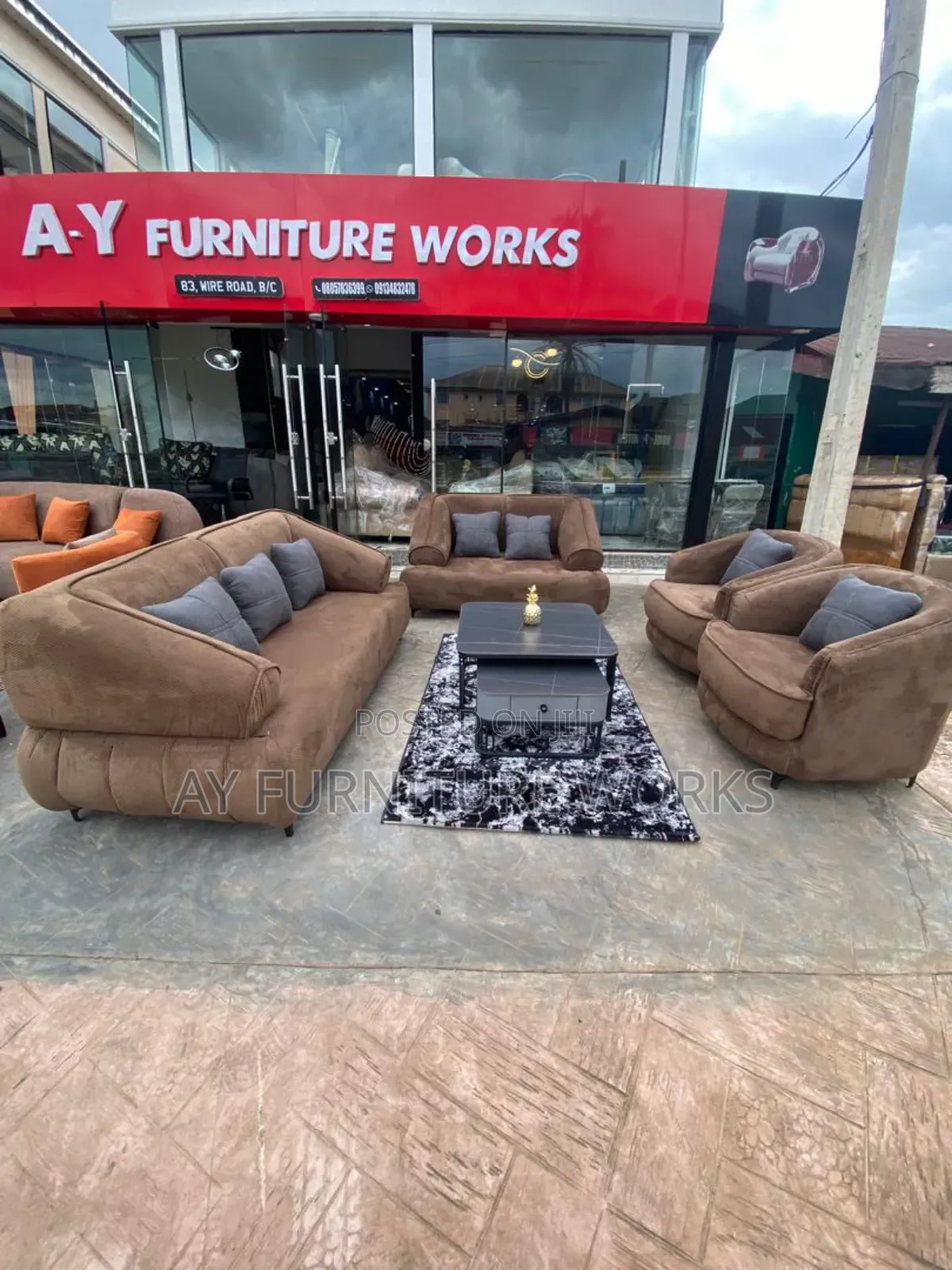 7 Sitters Brownish Sofas