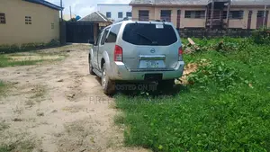 Nissan Pathfinder SE 2005 Silver